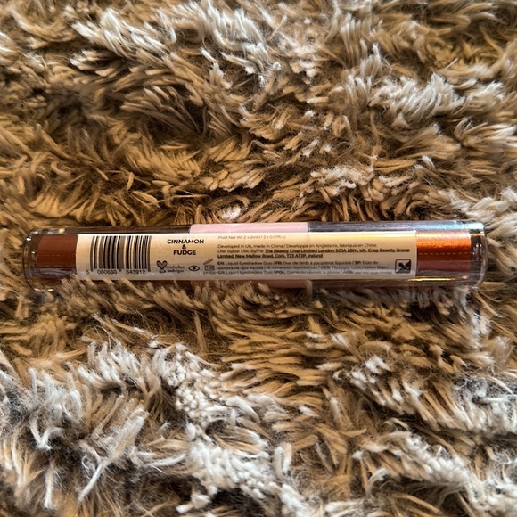 The beauty crop liquid eyeshadow duo - Picture 2 of 2